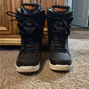 ThirtyTwo Lashed Women’s snowboard boots. Size 8.